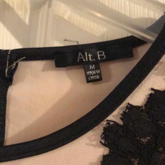 Black dress - Picture 3 of 3